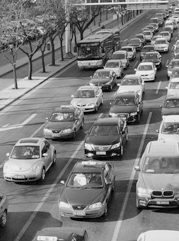 東奔西跑 費時費事